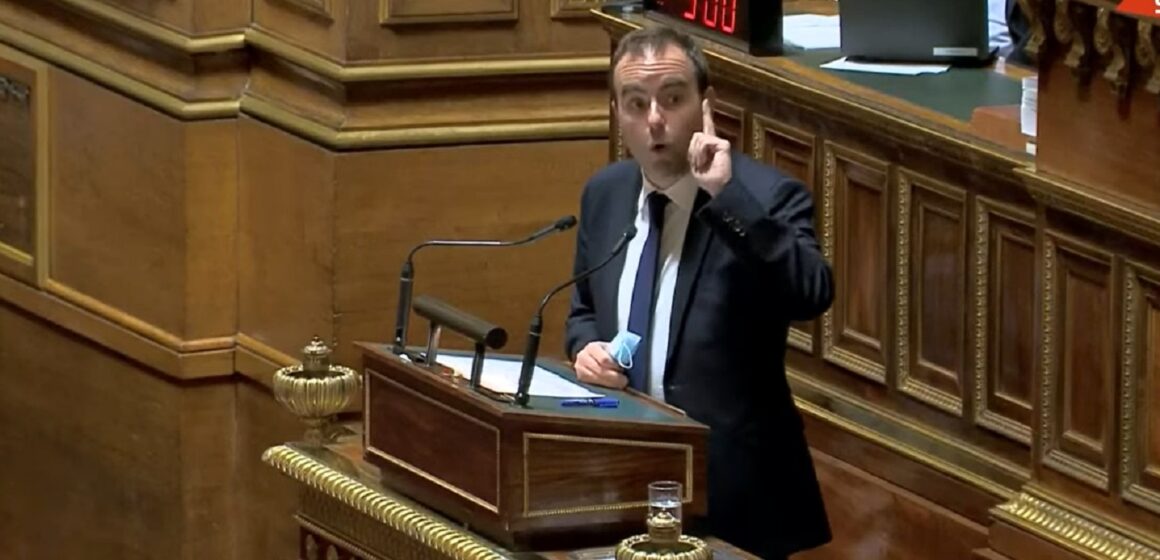 À la tribune du Sénat mercredi 1er décembre, le ministre des Outre-mer Sébastien Lecornu voit dans les propos d'Ary Chalus qui soutient que "ce sont les Guadeloupéens qui doivent décider pour la Guadeloupe et pas les députés et les sénateurs à Paris" une remise en cause du statut juridique du département où la loi de la République à vocation à s'appliquer. "Adapter n'est pas différencier" soutient le ministre pour qui "adapter une loi qui s'applique à des fonctionnaires hospitaliers relève de l'autonomie". À la tribune du Sénat mercredi 1er décembre, le ministre des Outre-mer Sébastien Lecornu voit dans les propos d'Ary Chalus qui soutient que "ce sont les Guadeloupéens qui doivent décider pour la Guadeloupe et pas les députés et les sénateurs à Paris" une remise en cause du statut juridique du département où la loi de la République à vocation à s'appliquer. "Adapter n'est pas différencier" soutient le ministre pour qui "adapter une loi qui s'applique à des fonctionnaires hospitaliers relève de l'autonomie".