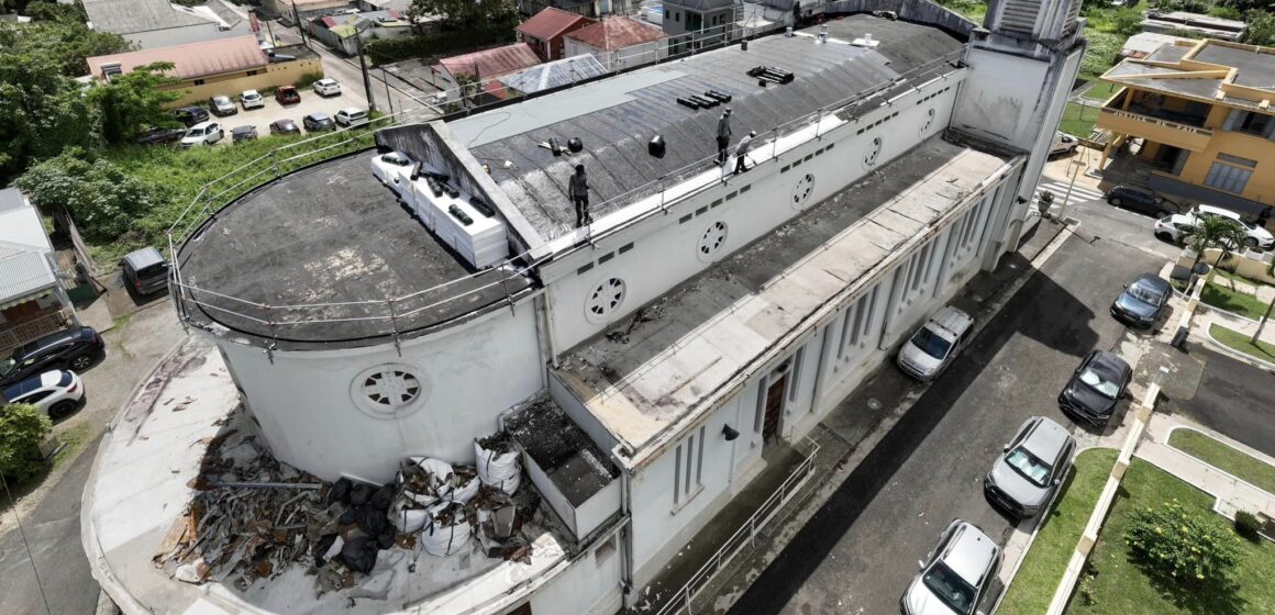 La réparation de la toiture de l’église Sainte Trinité à Lamentin a été lancée le 25 mars. Photo : Ville Lamentin Guadeloupe La réparation de la toiture de l’église Sainte Trinité à Lamentin a été lancée le 25 mars. Photo : Ville Lamentin Guadeloupe