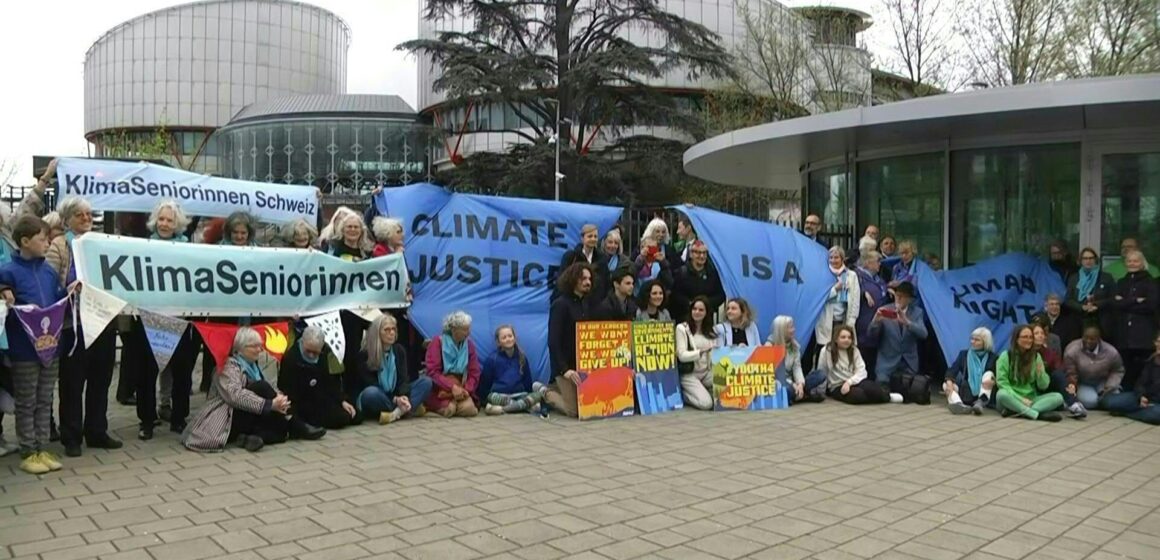 La Cour européenne des droits de l’Homme (CEDH) a rendu mardi 9 avril 2024 un jugement historique en condamnant pour la première fois un État pour inaction climatique, en l’occurrence la Suisse, une décision juridiquement contraignante. Photo : AFP La Cour européenne des droits de l’Homme (CEDH) a rendu mardi 9 avril 2024 un jugement historique en condamnant pour la première fois un État pour inaction climatique, en l’occurrence la Suisse, une décision juridiquement contraignante. Photo : AFP