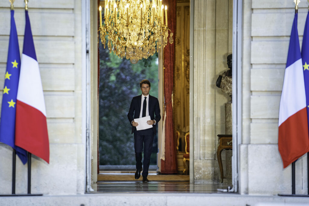 Emmanuel Macron suspend l’alternance de gouvernement