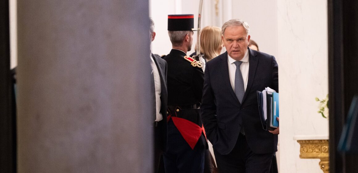 Ministre auprès du Premier ministre chargé des Outre-mer, François-Noël Buffet quitte l'Elysée après le conseil des ministres hebdomadaires au cours duquel le budget 2025 a été présenté le 10 octobre 2024 à Paris. Photo : Jeanne Accorsini / Sipa Ministre auprès du Premier ministre chargé des Outre-mer, François-Noël Buffet quitte l'Elysée après le conseil des ministres hebdomadaires au cours duquel le budget 2025 a été présenté le 10 octobre 2024 à Paris. Photo : Jeanne Accorsini / Sipa