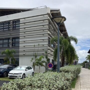Siège de la Chambre régionale des comptes, Les Abymes, Guadeloupe Siège de la Chambre régionale des comptes, Les Abymes, Guadeloupe