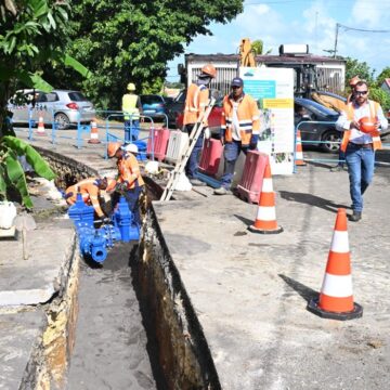 Travaux de remplacement des canalisations d'eau potable dans le quartier Petit-Pérou aux Abymes, le 2O janvier avec un chantier de 1,8 million qui doit mettre fin aux coupures d'eau récurrentes dans le secteur. Photo : Conseil Départemental de La Guadeloupe Travaux de remplacement des canalisations d'eau potable dans le quartier Petit-Pérou aux Abymes, le 2O janvier avec un chantier de 1,8 million qui doit mettre fin aux coupures d'eau récurrentes dans le secteur. Photo : Conseil Départemental de La Guadeloupe