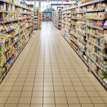 FRANCE - SUPERMARKET - ILLUSTRATION France, Getigne, 2026-01-12. Rayon bio vide dans un supermarche Super U en Pays de la Loire. Illustration inflation, hausse des prix et pouvoir d achat. Photographie de Mathieu Thomasset / Hans Lucas via AFP