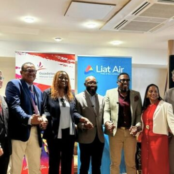 Les officiels d'Antigua-et-Barbuda et de Guadeloupe réunis à l'aéroport Guadeloupe Maryse-Condé, lors de la cérémonie d'inauguration du vol Liat Air, le 8 mai 2026. Au centre (veste chemisier blanc) Hafsah Abdulsalam (PDG de Liat Air), à sa droite Alain Bièvre (directeur de l’aéroport) et à droite de la photo Rodrigue Solitude (directeur général du CTIG). Photo : Liat air DR. Les officiels d'Antigua-et-Barbuda et de Guadeloupe réunis à l'aéroport Guadeloupe Maryse-Condé, lors de la cérémonie d'inauguration du vol Liat Air, le 8 mai 2026. Au centre (veste chemisier blanc) Hafsah Abdulsalam (PDG de Liat Air), à sa droite Alain Bièvre (directeur de l’aéroport) et à droite de la photo Rodrigue Solitude (directeur général du CTIG). Photo : Liat air DR.