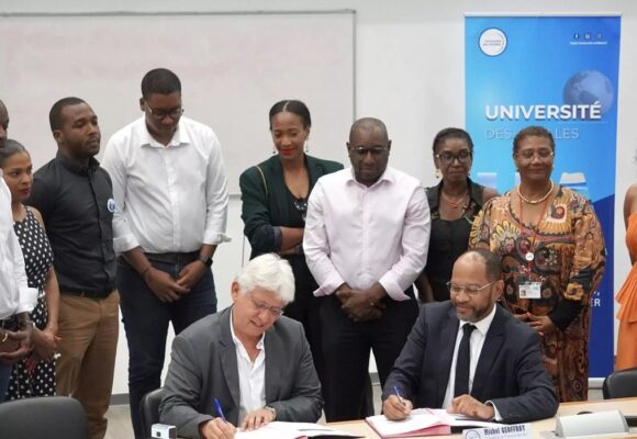 L'université des Antilles et la Confédération des petites et moyennes entreprises de Guadeloupe signent une convention pour favoriser l'insertion professionnelle des étudiants. Campus de Fouillole, 15 mai 2026. Photo : DR L'université des Antilles et la Confédération des petites et moyennes entreprises de Guadeloupe signent une convention pour favoriser l'insertion professionnelle des étudiants. Campus de Fouillole, 15 mai 2026. Photo : DR