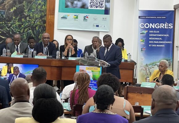L’hémicycle du conseil départemental affichait complet, ce mercredi 24 juin, pour le vingtième congrès des élus sur l’eau. Photo : Le Courrier de Guadeloupe L’hémicycle du conseil départemental affichait complet, ce mercredi 24 juin, pour le vingtième congrès des élus sur l’eau. Photo : Le Courrier de Guadeloupe